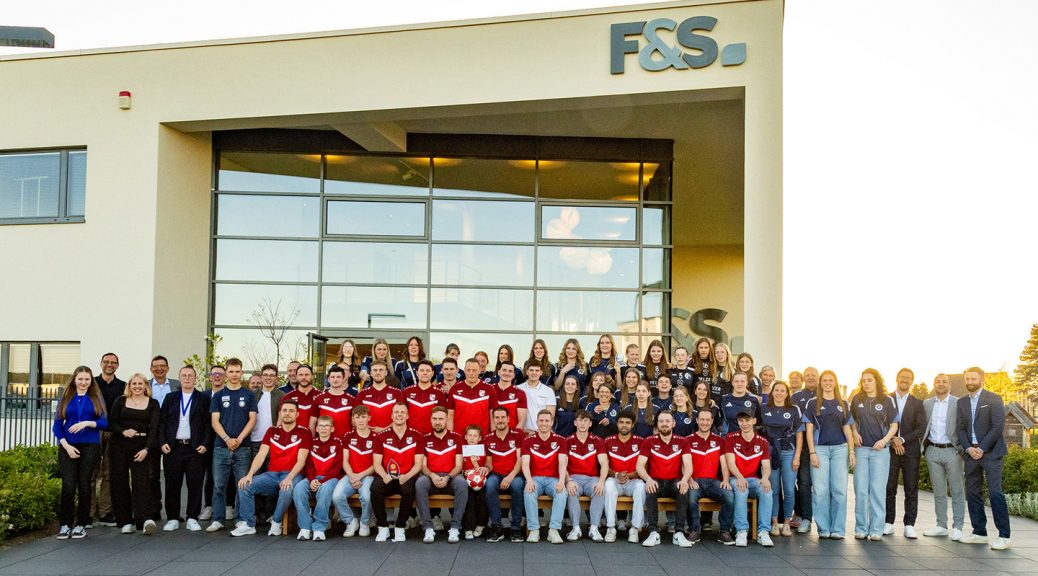 Geballter Sportsgeist aus dem Kreis Euskirchen: Die besten Sportler, Sportlerinnen und Mannschaften des Jahres 25 nahmen im Firmensitz von F&S ihre Ehrungen entgegen. Bild: Tameer Gunnar Eden/Eifeler Presse Agentur/epa