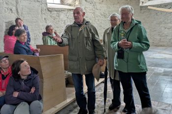 Auch der aus Belgien angereiste Herbert Zöll berichtete von seinen Kindheitserinnerungen an das frühere Dorf. Bild: Privat