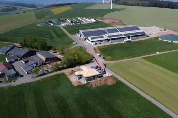 Der Antoniushof in Lorbach gehört zu den größten und modernsten Milchviehbetrieben in der Region. Bild: Helmut Dahmen 