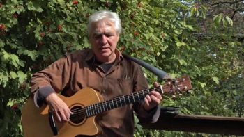 Erich Hermes nennt sich selber „Leedermacher“ und hat sich der musikalischen Poesie aus dem nördlichen Rheinland verschrieben. Bild: Veranstalter