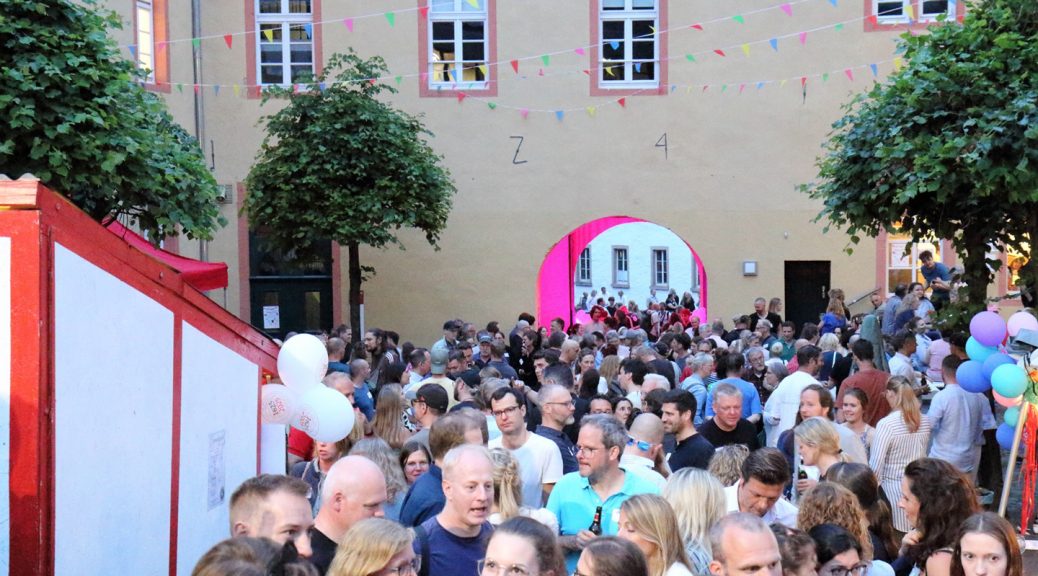 Gut 1500 Gäste besuchten das Ehemaligenfest am St. Michael-Gymnasium in Bad Münstereifel. Bild: Wiliam Mertens