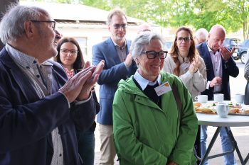 Die Leiterin der Stabsstelle Struktur- und Wirtschaftsförderung, Iris Poth, bekam Applaus für ihr jahrelanges Engagement in Sachen Unternehmerfrühstück. Bild: Michael Thalken/Eifeler Presse Agentur/epa