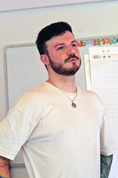 Der Leiter der Jugendvilla, Pascal Steinberger, präsentierte die Highlights der Jugendvilla. Bild: Michael Thalken/Eifeler Presse Agentur/epa