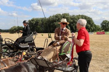 Markus Wertenbroich wurde Kreismeister in der Kategorie „Pony-Zweispänner“. Bild: Michael Thalken/Eifeler Presse Agentur/epa