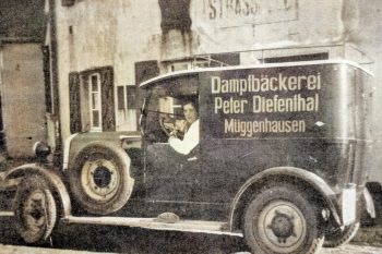 Heinz A. Höver möchte mit historischen Fotografien die Erinnerung aufleben lassen. Bild: Veranstalter