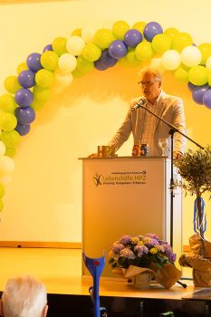 Ausdrücklich stolz auf die selbstverständliche Inklusion von Menschen mit Behinderung gerade in Bürvenich ist Ulf Hürtgen, Bürgermeister Stadt Zülpich. Bild: Tameer Gunnar Eden/Eifeler Presse Agentur/epa