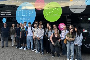 Die Schülerinnen und Schüler der Marienschule in Euskirchen waren begeistert von dem innovativen Lernprojekt. Bild: Marienschule