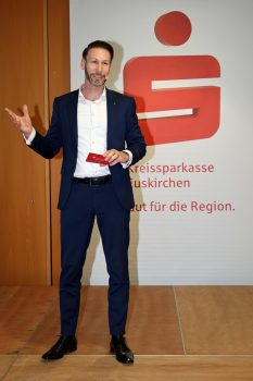 KSK-Vorstand Daniel Ruland verwies auf die zahlreichen Perspektiven, die das Handwerk biete. Bild: Michael Thalken/Eifeler Presse Agentur/epa