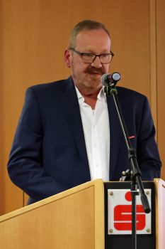 Kreishandwerksmeister Thomas Rendenbach beklagte den Fachkräftemangel. Bild: Michael Thalken/Eifeler Presse Agentur/epa