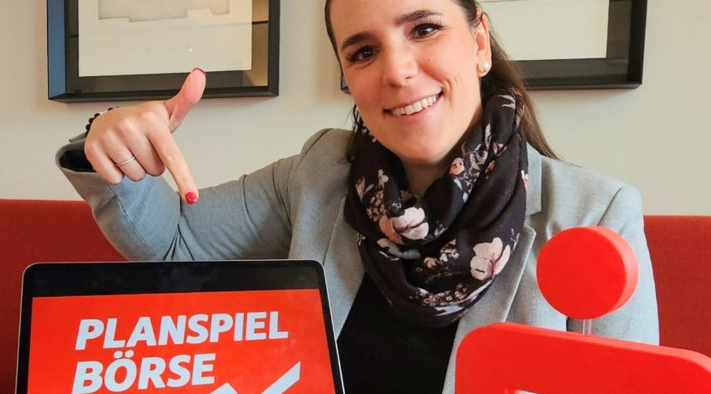 KSK-Spielleiterin Bianca Vogel lädt Schülerinnen und Schüler aus dem Kreis Euskirchen zu einer neuen Runde beim Planspiel Börse ein. Bild: Sven Stampe/KSK