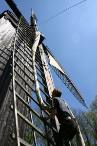Für den Mühlentag am Pfingstmontag soll sich  die Bock-Windmühle im LVR-Freilichtmuseum wieder drehen. Bild: Tameer Gunnar Eden/Eifeler Presse Agentur/epa