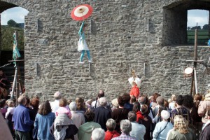 Im Mittelpunkt des Burgfestes stehen die Gaukler und Musikanten. Archivbild: Michael Thalken/Eifeler Presse Agentur/epa