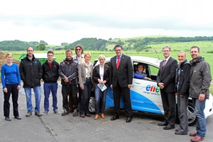 Ein halbes Jahr lang steht das Elektromobil der "ene" in Freilingen als Dorf-Auto zu Verfügung. Bild: Tameer Gunnar Eden/Eifeler Presse Agentur/epa