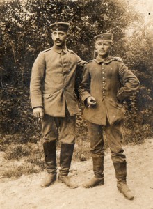 Der Freilinger Philipp Hellenthal (rechts) hat in der umfassendsten europäischen Sammlung von Originaldokumenten zum Ersten Weltkrieg seinen festen Platz gefunden. Bild/Repro: Simon Hellenthal