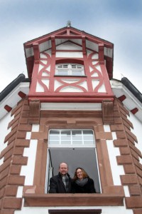 Ralf und Monika Kramp freuen sich auf die Neueröffnung ihres Kriminalhauses. Bild: KBV