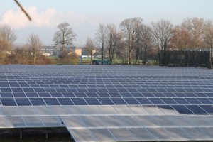 Knapp 7.000 Solarmodule sorgen künftig für mehr als 1,5 Millionen Kilowattstunden sauberen Strom im Jahr. Bild: Tameer Gunnar Eden/Eifeler Presse Agentur/epa