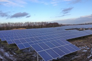 Ein neues Sonnenkraftwerk aus der Euskirchener Anlagenschmiede „F&S solar“ sorgt im ostfriesischen Emden für sauberen Grünstrom. Foto: F&S solar