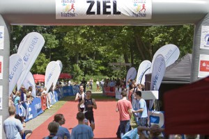 Zielpunkt des Wettbewerbs war im Römerpark Aldenhoven, in dem Volksfeststimmung herrschte. Bild: Tameer Gunnar Eden/Eifeler Presse Agentur/epa