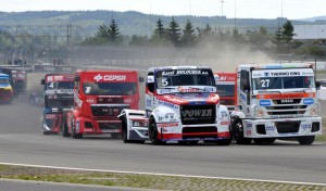 Der Nürburgring bebt vom 12. bis 14. Juli:  40 PS-starke Brummis gehen beim 28. Internationalen Truck-Grand-Prix an den Start und sorgen für spektakuläre Rennen.  Bild: Reiner Züll