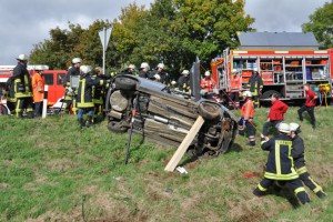 Bei einem Verkehrsunfall auf der L 206 bei Dottel wurde eine 26-jährige Fahrerin aus Blankenheimerdorf schwer verletzt. Bild: Reiner Züll