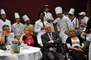 Gespannt warteten die Teilnehmer auf die Ergebnisse des Jugendwettbewerbs der gastronomischen Ausbildungsberufe. Bild: Reiner Züll